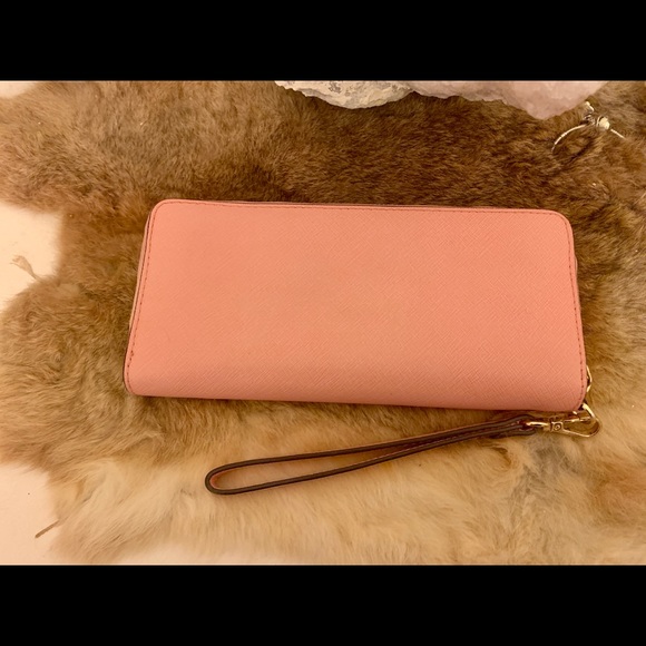 Michael kors pink wallet - Picture 2 of 4